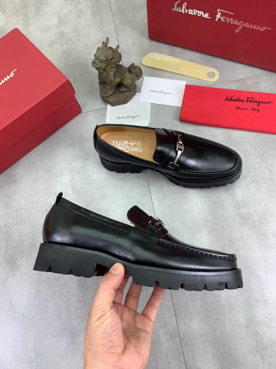 Men's Men's Shoes 💰P480💰[New Style] Water-dyed Niuli 🆘[Salvatore Ferragamo] Ferragamo's latest casual business leather shoes for men! Listed simultaneously! The fabric is made of specially imported original calfskin, and the interior is made of imported water-dyed cowhide. It is absolutely luxurious and leads the fashion trend. Matching code: 38-44 (45 and 46 can be customized) Multiple colors available